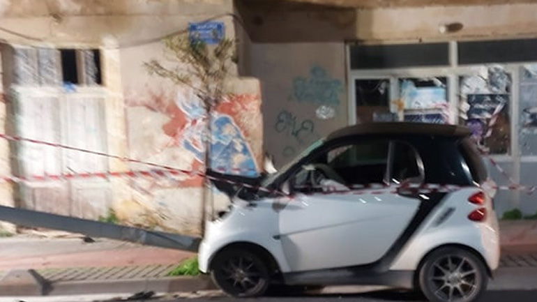 Tροχαίο ατύχημα στo Ρέθυμνο – Αυτοκίνητο μπήκε στο αντίθετο ρεύμα και έπεσε σε κολώνα