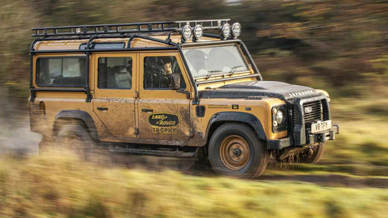 Βαμμένο στο κλασικό κίτρινο χρώμα του αυθεντικού Camel Trophy