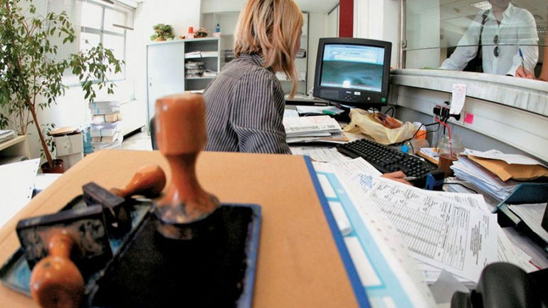 Δημόσιο: Επιστροφή στα τρία ωράρια προσέλευσης και στις διευκολύνσεις γονέων