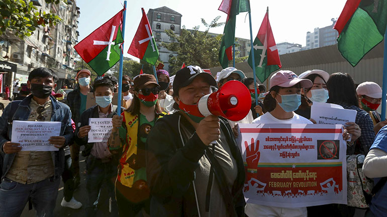 Μιανμάρ: Για πέμπτη συνεχή ημέρα εκατοντάδες πολίτες διαδηλώνουν κατά του πραξικοπήματος