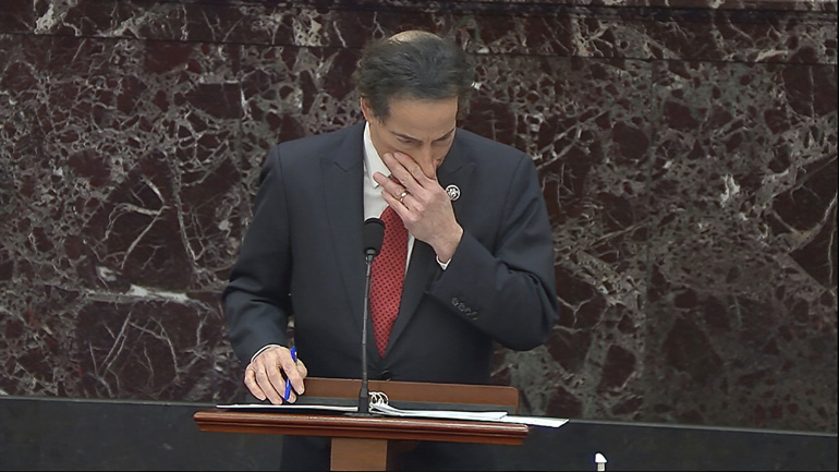 Η δίκη Τραμπ στην Γερουσία έχει μια «προσωπική διάσταση» ανέφερε δακρυσμένος ο Τζέιμι Ράσκιν