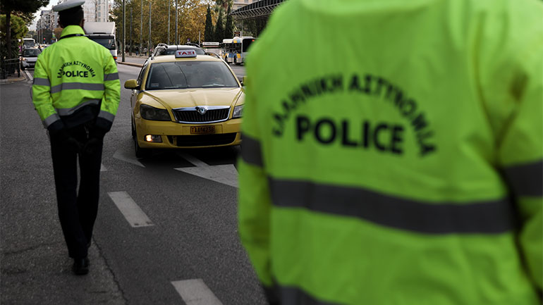 Lockdown: Τι θα ισχύσει για μάσκες και αριθμό επιβατών σε ΙΧ, ταξί και ΜΜΜ