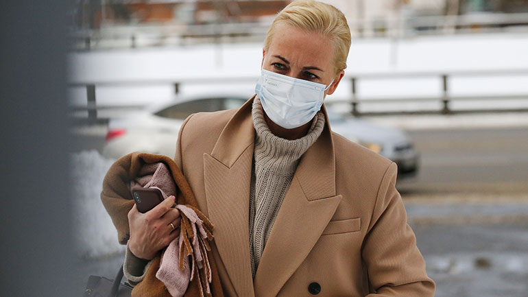 Η σύζυγος του Αλεξέι Ναβάλνι αναχώρησε από τη Ρωσία για τη Γερμανία