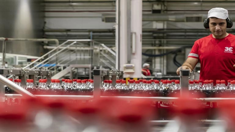 Η Coca-Cola HBC έχασε το 20% του όγκου των πωλήσεών της στην Ελλάδα το 2020 Η Coca-Cola HBC έχασε το 20% του όγκου των πωλήσεών της στην Ελλάδα το 2020