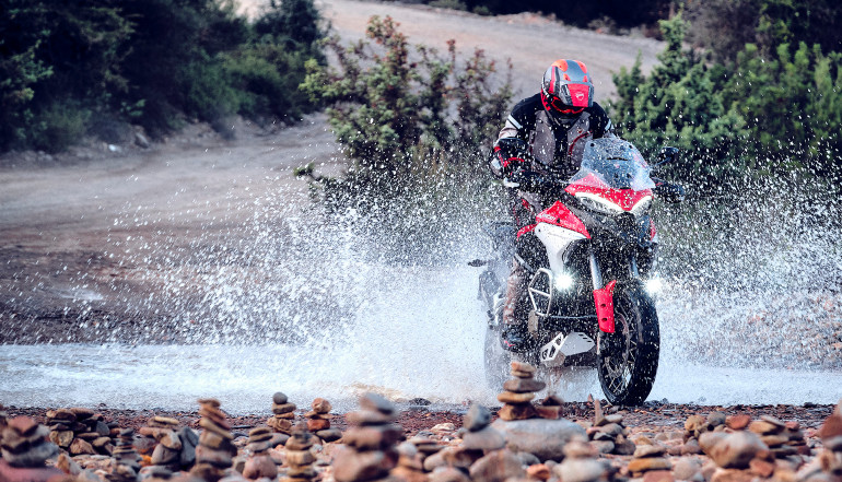 Ικανό για εντός και εκτός δρόμου περιπέτειες...