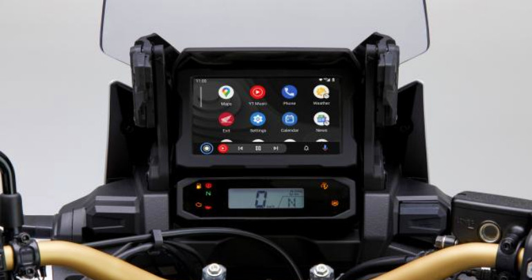 Η μεγάλη TFT οθόνη είναι αφής και θα παρέχει τεράστιες δυνατότητες στον αναβάτη.