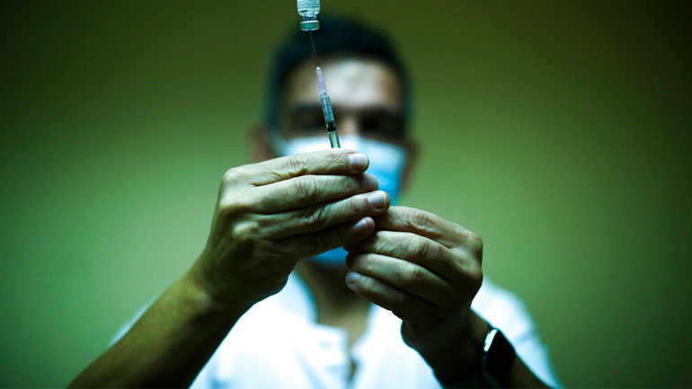 Νέα μελέτη: Το φάρμακο τοσιλιζουμάμπη μειώνει τον κίνδυνο θανάτου από Covid-19