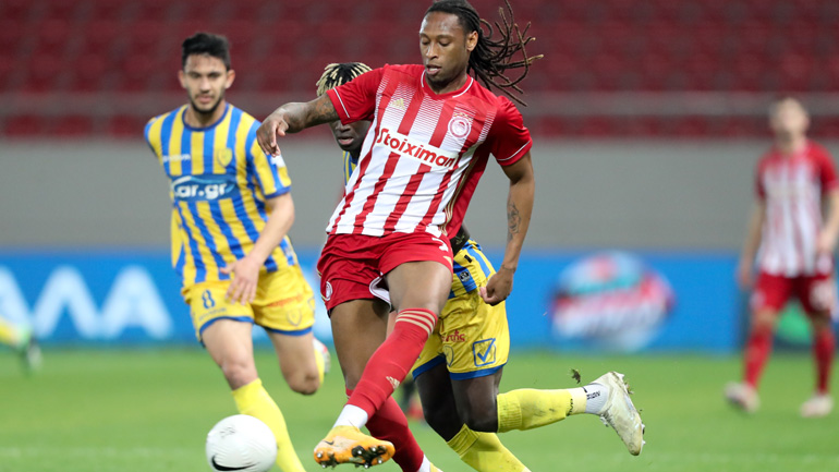 «Έδεσε» και τον Σεμέδο ο Ολυμπιακός