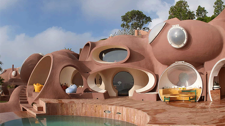 Πωλείται το «Παλάτι Φυσαλίδων» του Pierre Cardin