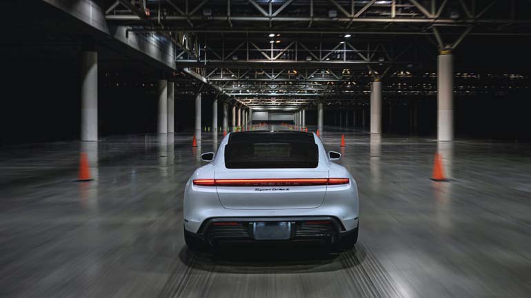 Η Taycan Turbo S αποδίδει την απίστευτη ισχύ των 680 ίππων.