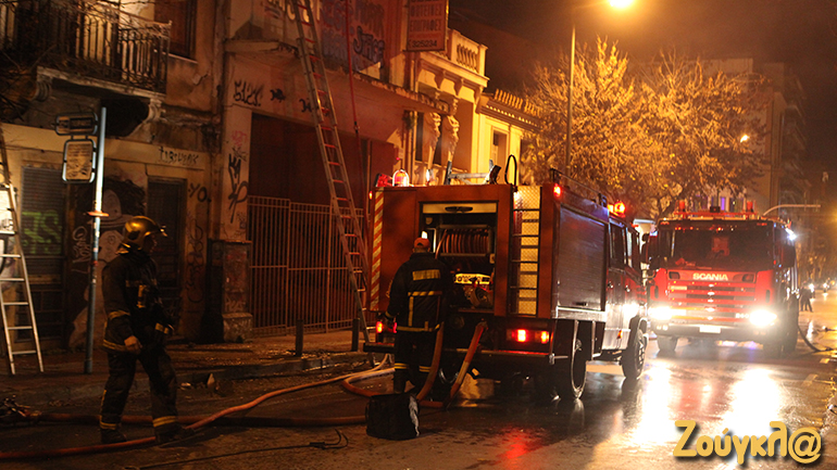 Φωτιά σε ακατοίκητο κτήριο στο Θησείο