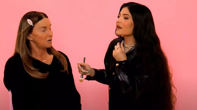 H Kylie Jenner επιμελείται το glam makeup της Caitlyn Jenner και το αποτέλεσμα είναι μοναδικό