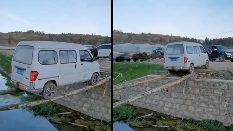 Βαν διασχίζει αρδευτικό κανάλι πάνω σε δύο κορμούς δέντρων