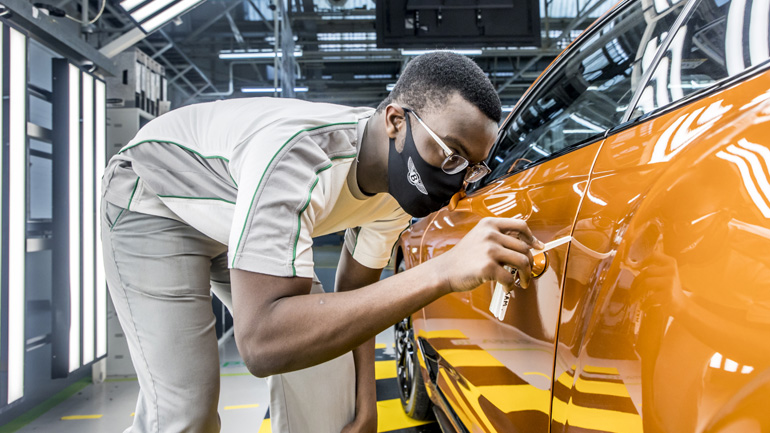 H Bentley ανοίγει τις πόρτες στους νέους πτυχιούχους