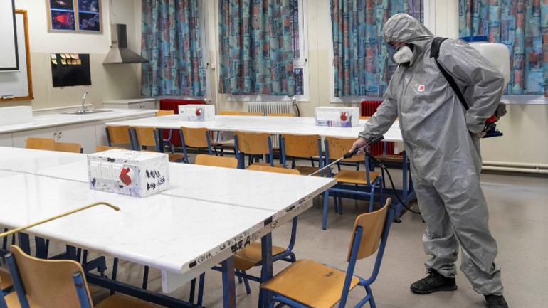 Έρευνα: Το κλείσιμο των σχολείων ελάχιστα αποτρέπει τις σοβαρές περιπτώσεις Covid-19