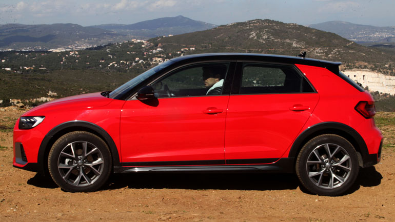 H απόσταση του αμαξώματος από το έδαφος είναι αρκετά αυξημένη