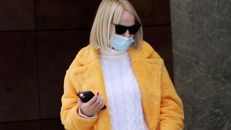 To statement coat της Νατάσας Καλογρίδη που θα αναβαθμίσει τα looks σας στην πόλη