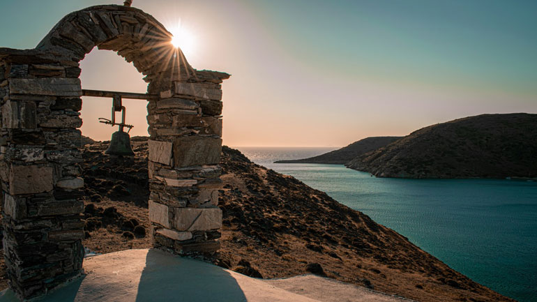 Corriere della Sera: Το σχέδιο της Ελλάδας για να γίνει «Covid free» – Κάποια νησιά ήδη το πέτυχαν