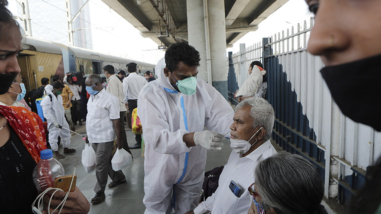 Ινδία: Κάτω από 10.000 τα νέα κρούσματα κορωνοϊού