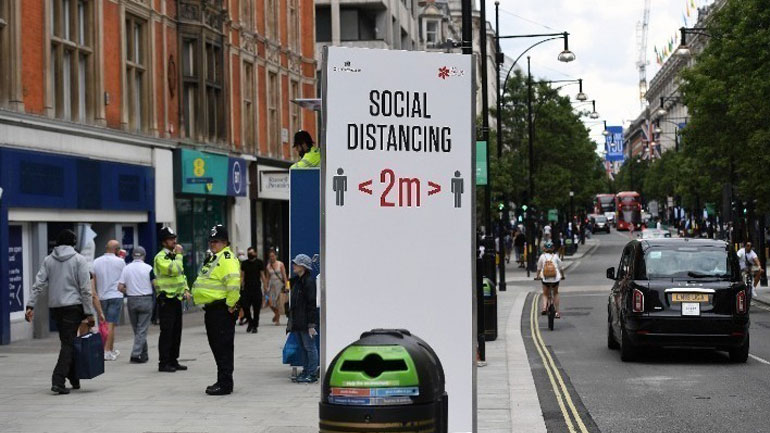 Βρετανία: Σε ισχύ κάποια μέτρα έως ότου εμβολιαστούν όλοι οι ενήλικες