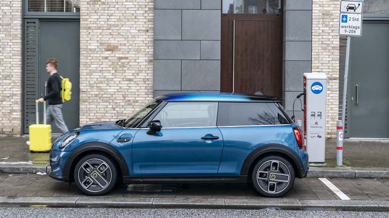 Φορτίζει απο οικιακό δίκτυο, απο δημόσιο ή από ταχυφορτιστή