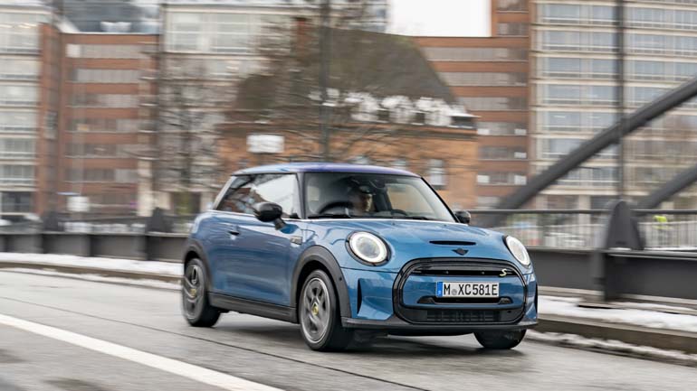 Επιταχύνει στα 0-100 σε 7,3 δευτερόλεπτα