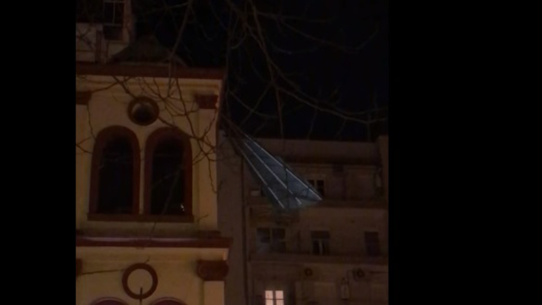 Στέγη καρφώθηκε σε ιερό ναό στο κέντρο της Θεσσαλονίκης!