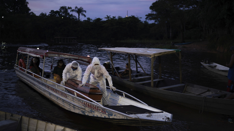 Covid-19: Ξεπέρασαν τους 237.000 οι νεκροί στη Βραζιλία
