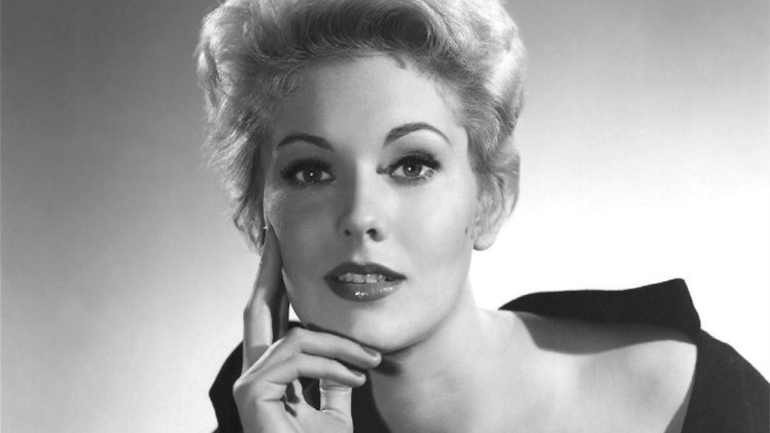 Κιμ Νόβακ: Η θρυλική σταρ του «Δεσμώτη του Ιλίγγου»