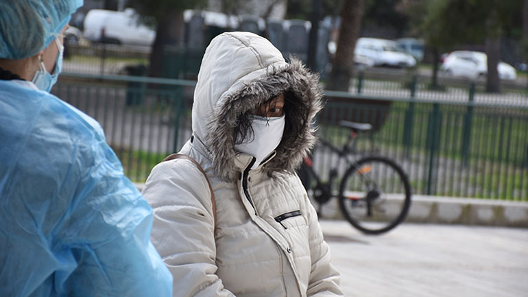 Γώγος: Έως 15% μεγαλύτερη προστασία με διπλή μάσκα Γώγος: Έως 15% μεγαλύτερη προστασία με διπλή μάσκα