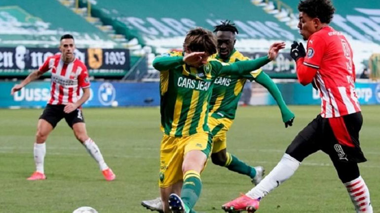 «Γκέλα» για την Αϊντχόφεν, 2-2 στη Χάγη