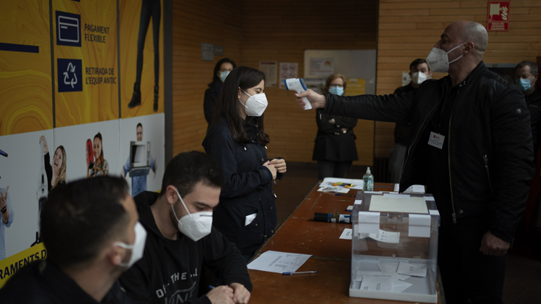 Ισπανία: Τα αυτονομιστικά κόμματα  της Καταλονίας αναμένεται να κερδίσουν στις περιφερειακές εκλογές