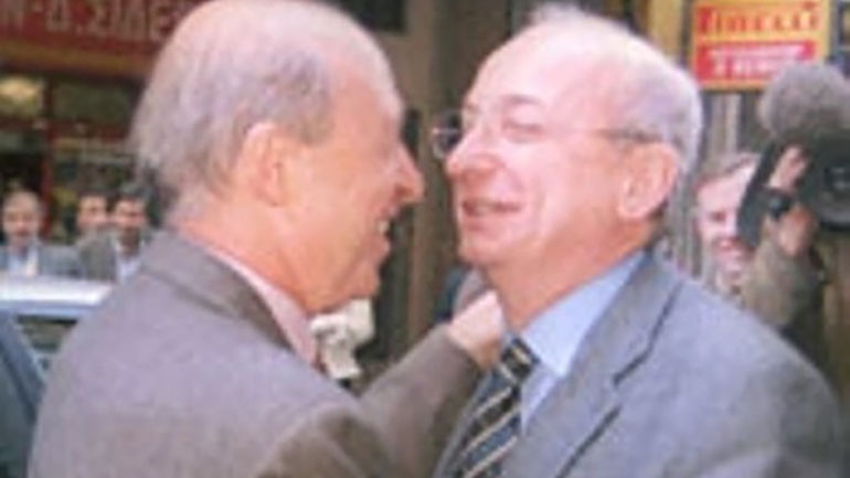 Ένα εκατομμύριο στο δεξί χέρι του Σημίτη