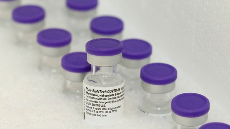 Η Σερβία παρέδωσε στη Β. Μακεδονία τα πρώτα εμβόλια κατά του Covid-19