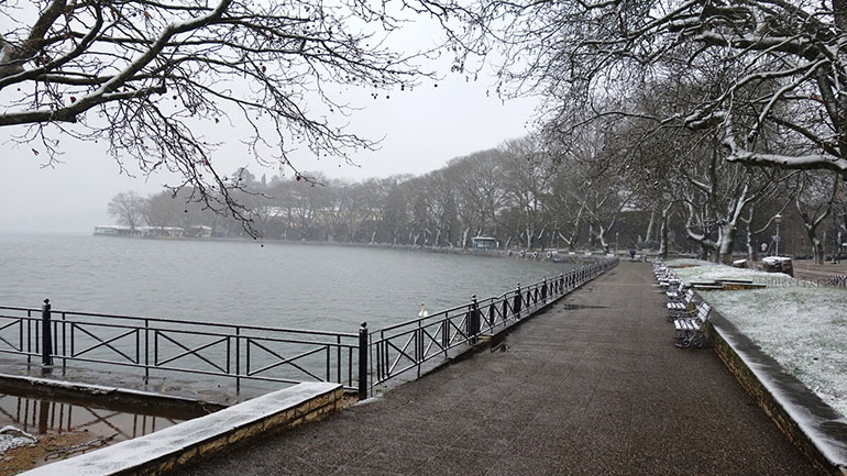 Ιωάννινα: Πυκνό χιόνι και χαμηλές θερμοκρασίες στην Ήπειρο