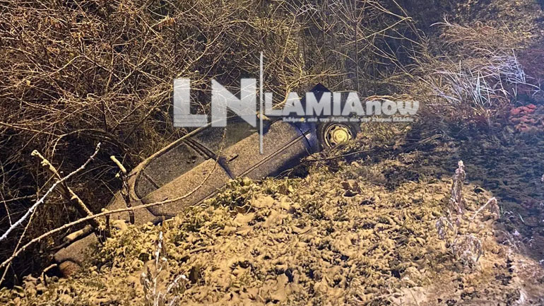 Υπάτη: Έχασε τον έλεγχο και εξετράπη – Τον απεγκλώβισαν πολίτες