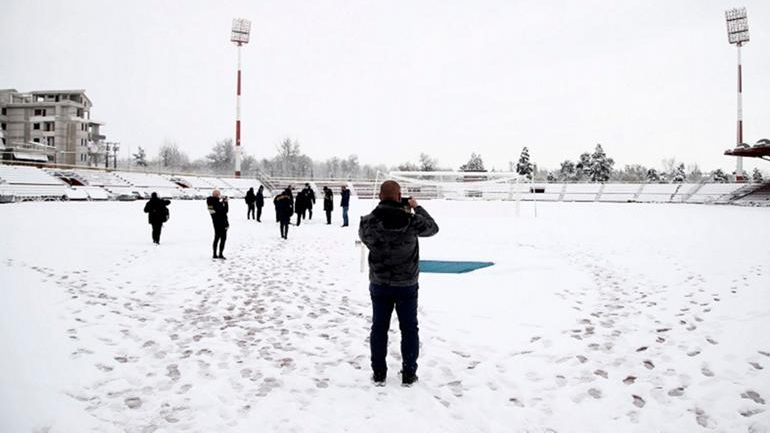 Super League: Η ΑΕΛ ζητάει να διεξαχθεί τη Δευτέρα το ματς με την ΑΕΚ