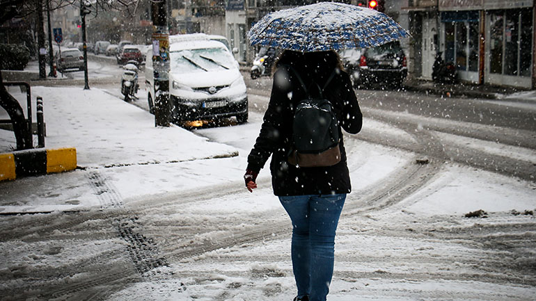 Κλειστά τη Δευτέρα όλα τα σχολεία στον Βόλο λόγω του χιονιά
