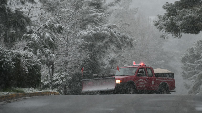 Σε ποια σημεία έκλεισαν οι δρόμοι σε όλη τη χώρα – Πού χρειάζονται αλυσίδες