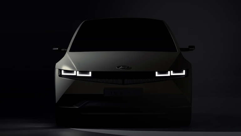 Εντυπωσιακά φώτα τύπου pixels εμπρός και πίσω. 