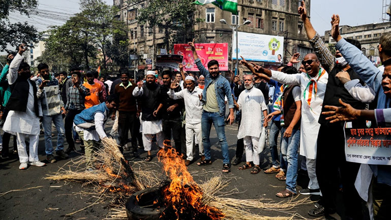 Ινδία: Η σύλληψη ακτιβίστριας που συνδέεται με το κίνημα της Γκρέτα Τούνμπεργκ προκαλεί κατακραυγή