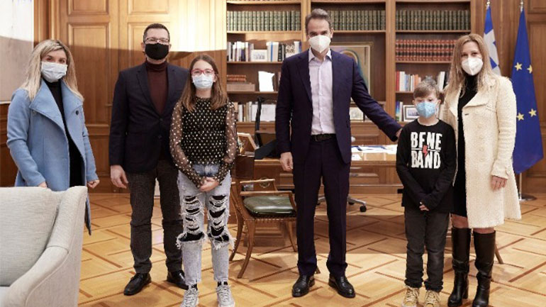 Συνάντηση Μητσοτάκη με παιδιά που νίκησαν τον καρκίνο