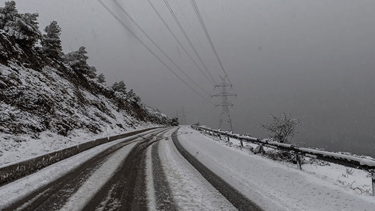 Απαγορεύσεις και υποχρεωτική χρήση αλυσίδων στο οδικό δίκτυο Τρικάλων και Καρδίτσας