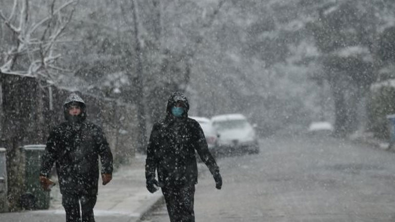 Αντιολισθητικές αλυσίδες συνιστά η Τροχαία για τη Λ. Κηφισίας από το Άλσος Συγγρού