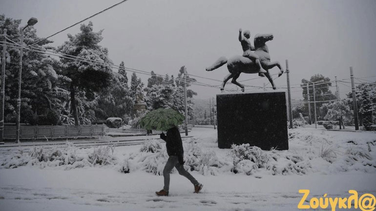 Οι χιονοπτώσεις σε Αττική, Εύβοια, Κυκλάδες και Κρήτη θα συνεχιστούν έως το πρωί της Τετάρτης
