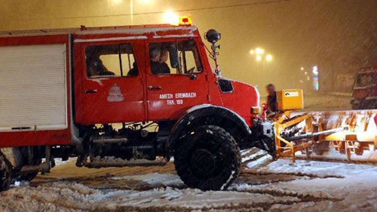 Οδηγοί εγκλωβίστηκαν στα αυτοκίνητά τους σε Διόνυσο, Παιανία και Ριτσώνα
