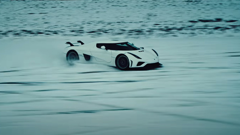 Το megacar των 1.500 ίππων ντριφτάρει στο χιόνι