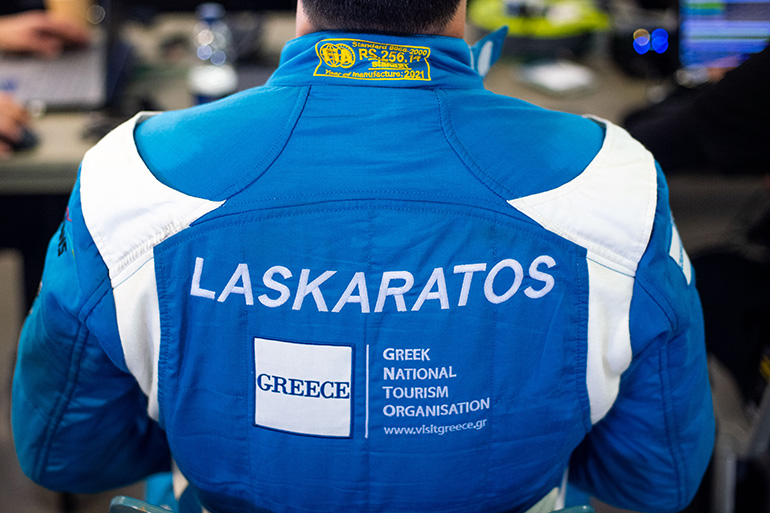 Ανδρέας Λασκαράρος και ελληνικά χρώματα!