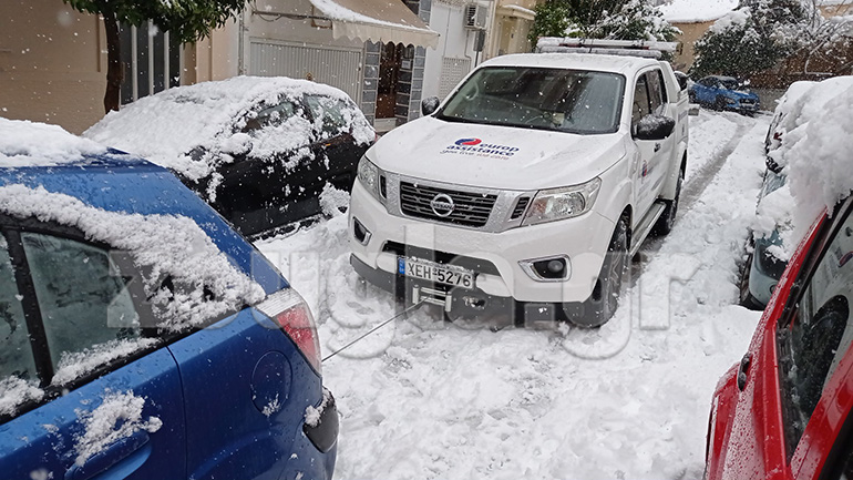 Το Nissan Navara με τον εργάτη έδωσε λύση στο πρόβλημα!