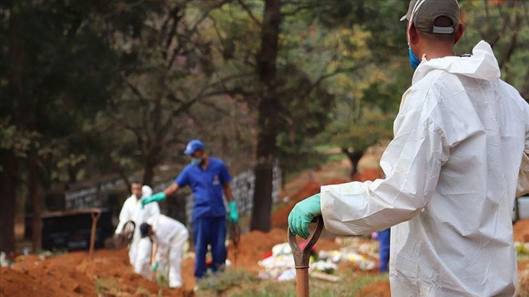 Περισσότεροι από 2,4 εκατ. άνθρωποι έχουν χάσει τη ζωή τους σε όλο τον κόσμο από τον κορωνοϊό